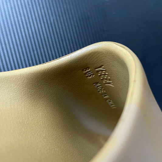 Yeezy Slide +10