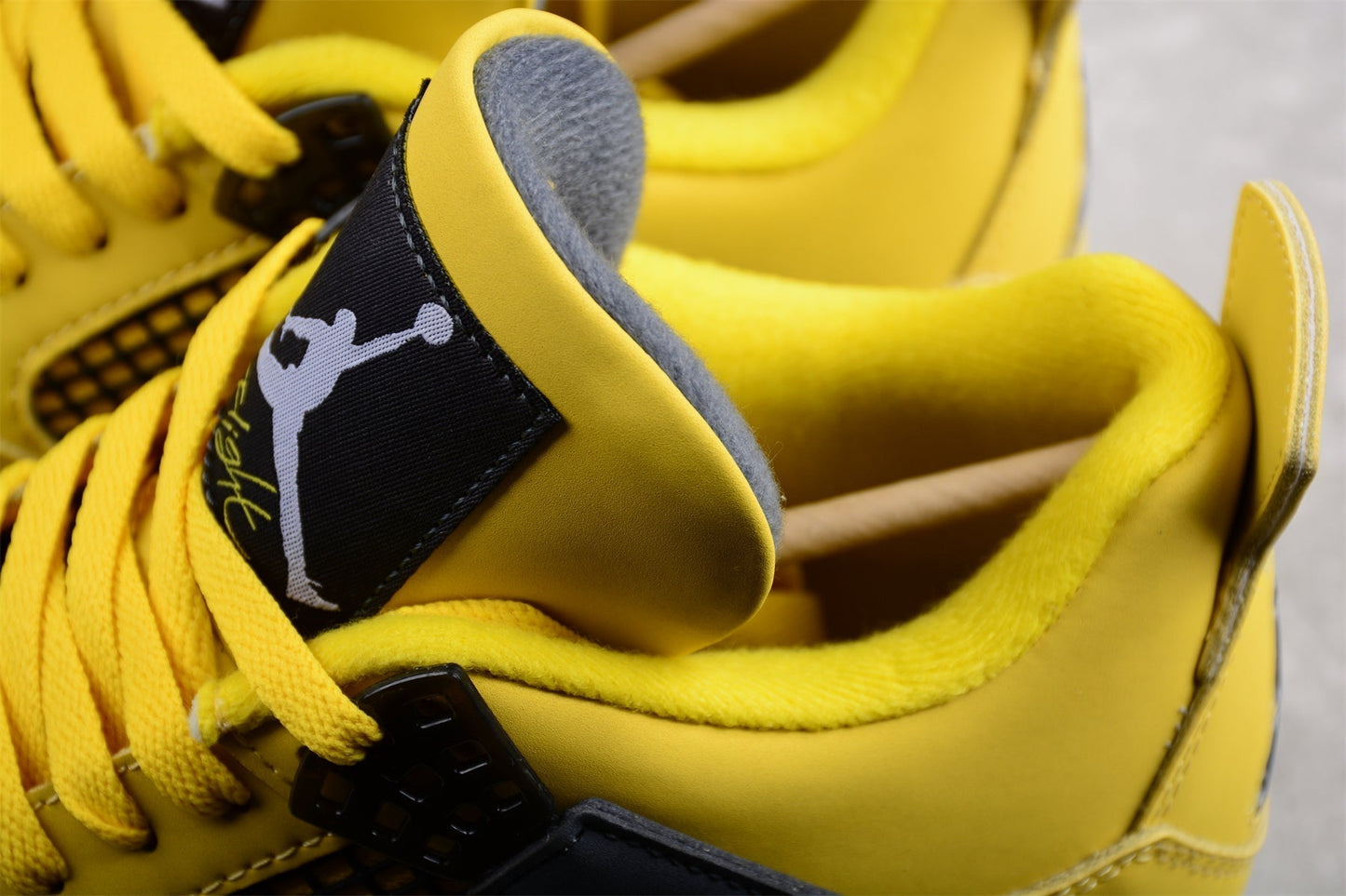 AJ 4 Lightning