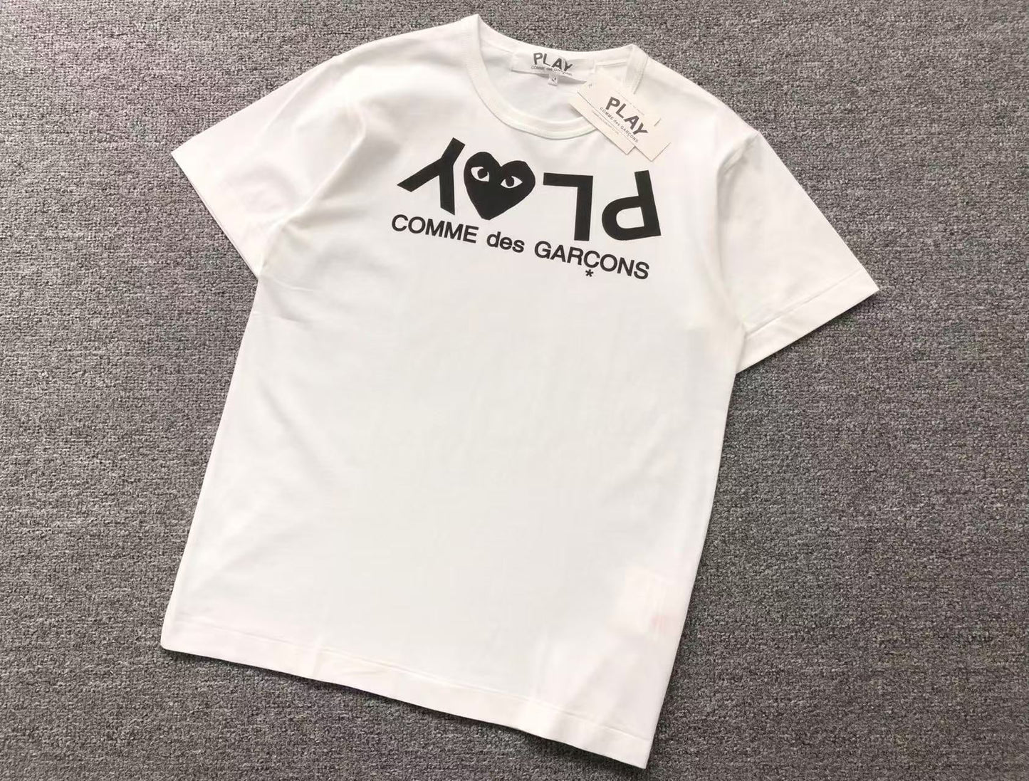 Comme des Gar鑾給ns Tshirt