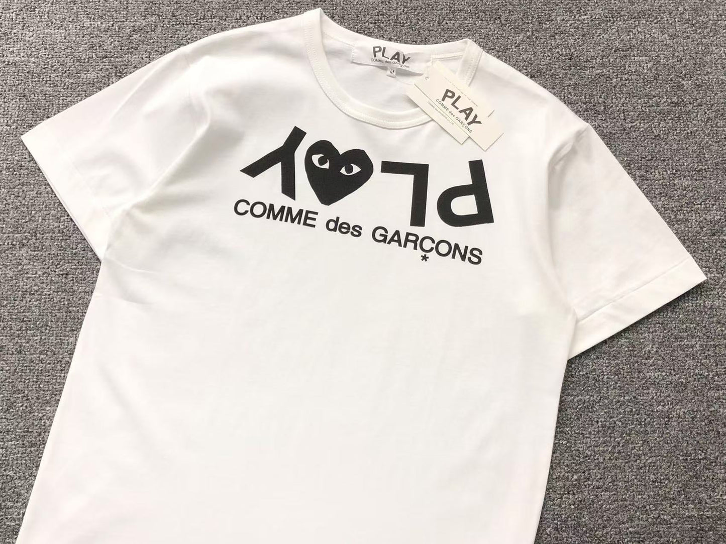 Comme des Gar鑾給ns Tshirt
